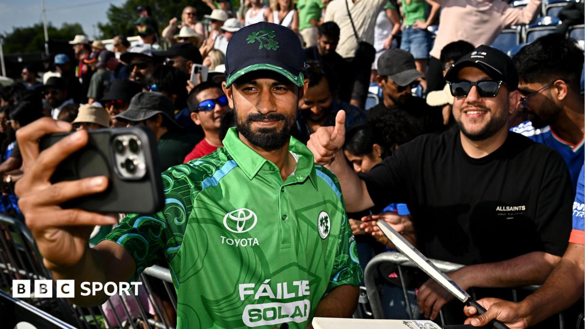 Jai Moondra poses for a selfie with a fan