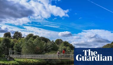 Water-related deaths in UK heatwave hit 15 after girl dies in North Yorkshire | Extreme heat