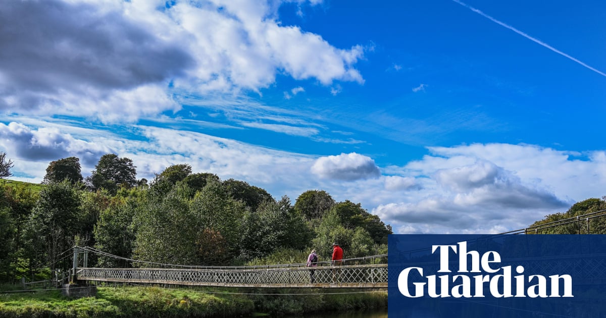 Water-related deaths in UK heatwave hit 15 after girl dies in North Yorkshire | Extreme heat