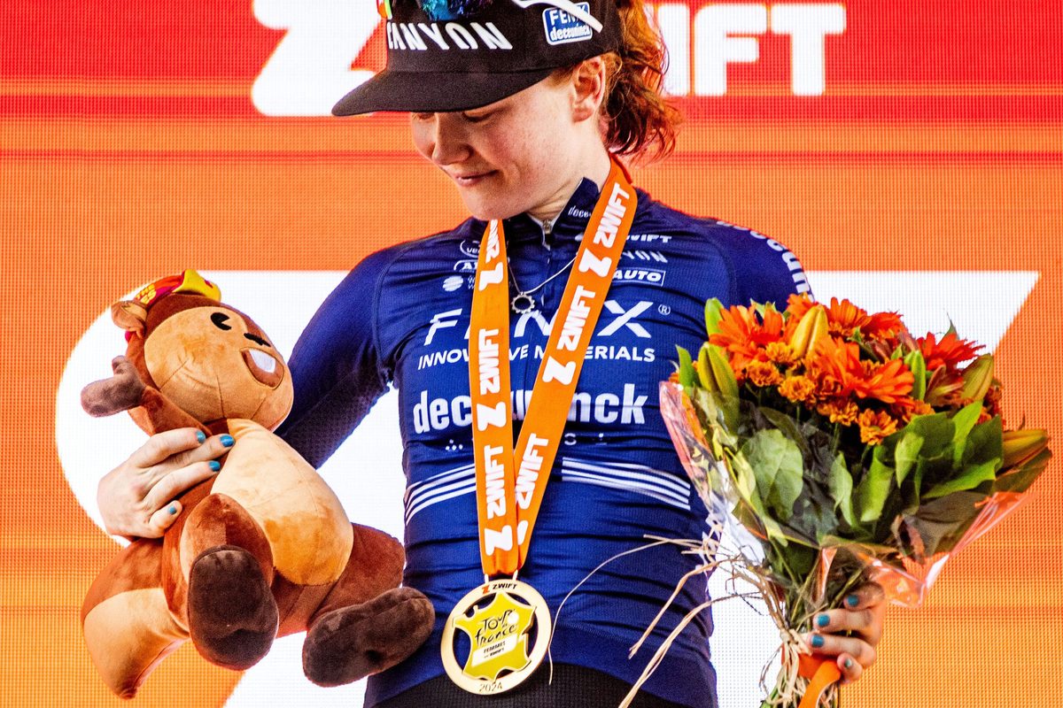 Puck Pieterse on the podium at the Tour de France Femmes