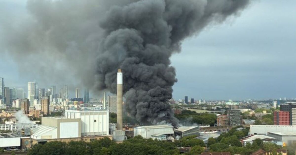 London fire LIVE: London Bridge blaze as black smoke seen for miles above Bermondsey | UK | News