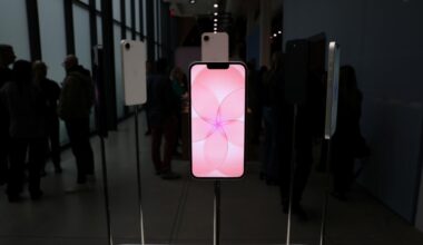 Killing the mood: smartphones reduce birth rate, studies say