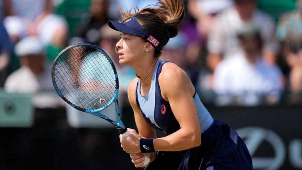 Zeynep Sönmez advances to the second round at the WTA Eastbourne