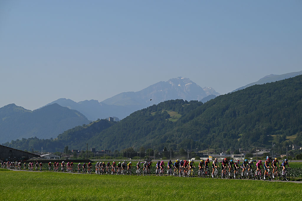2026 Tour de Suisse women: the peloton on stage 3