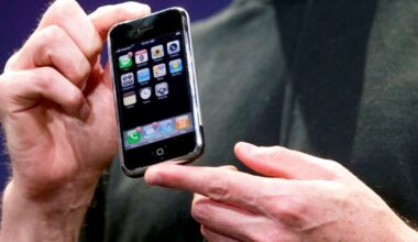 Brits urged to check drawers for £500,000 old mobile handsets