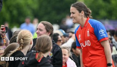Nat Sciver-Brunt poses for selfie with young supporters