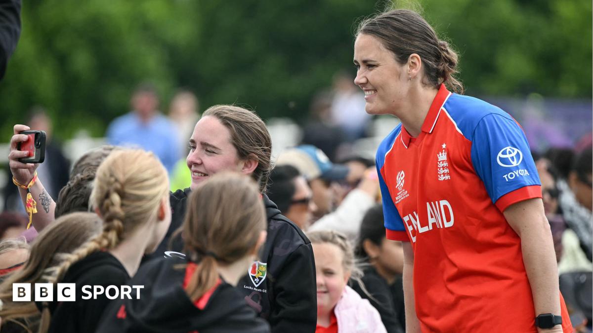Nat Sciver-Brunt poses for selfie with young supporters