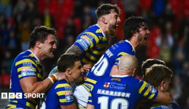 Warrington Wolves celebrate against St Helens