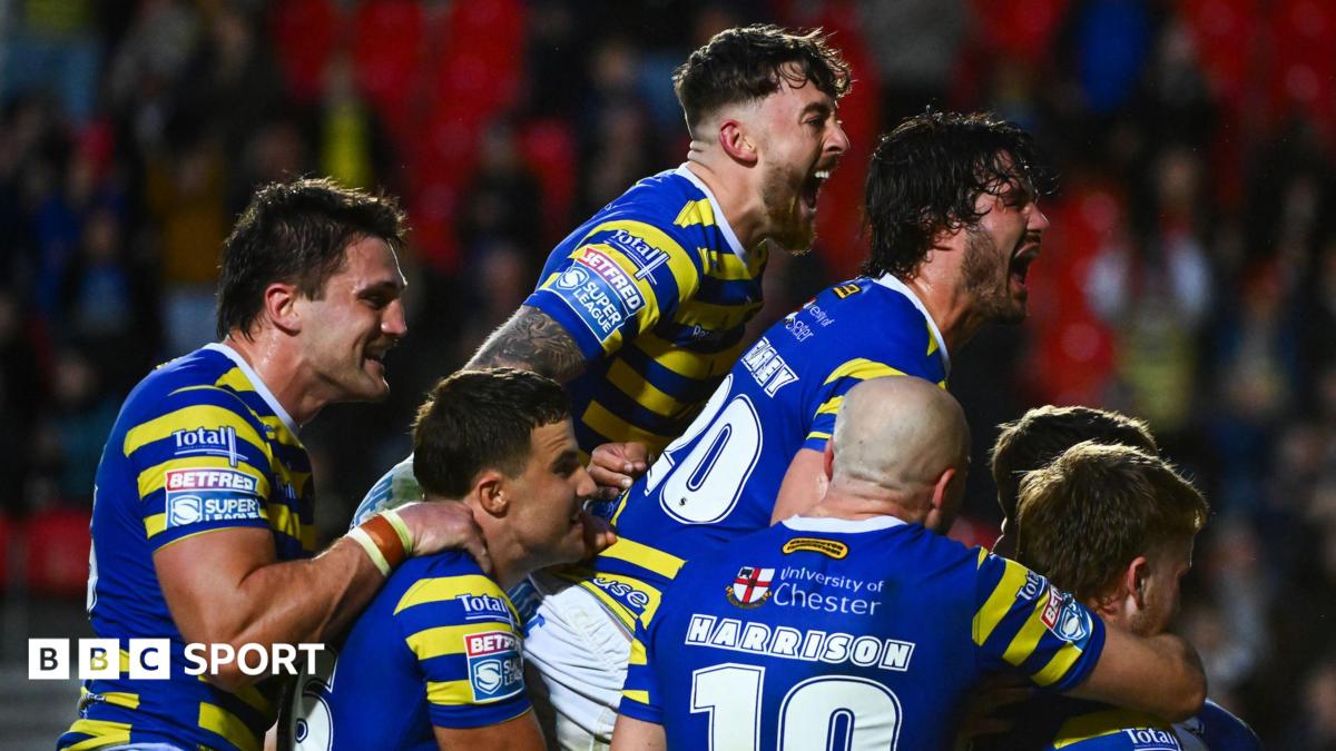 Warrington Wolves celebrate against St Helens
