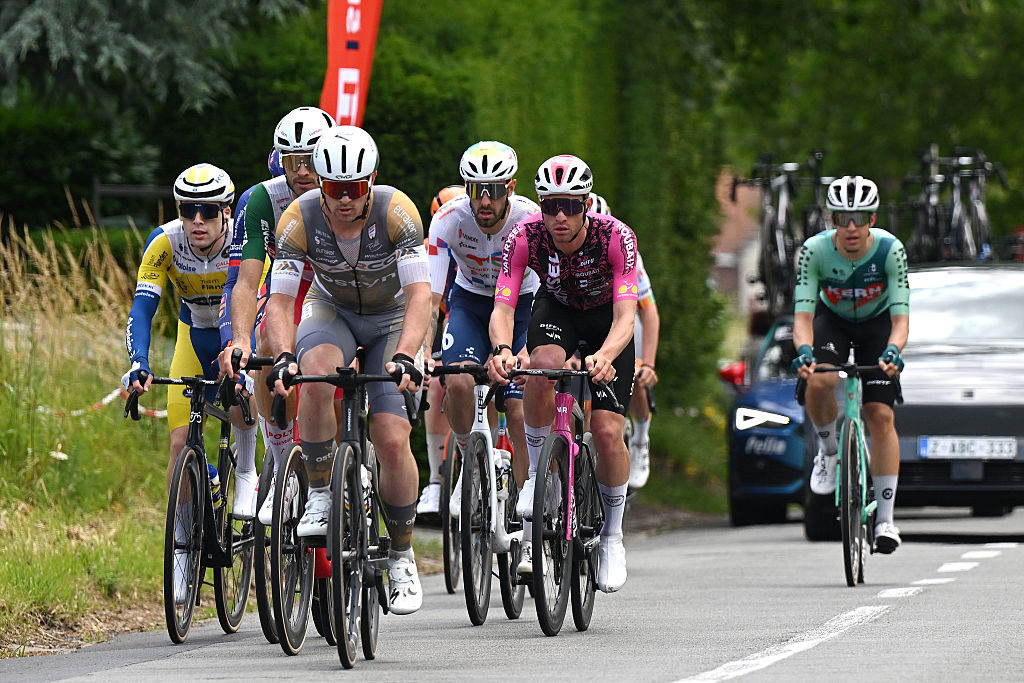 A view of the eight rider breakaway