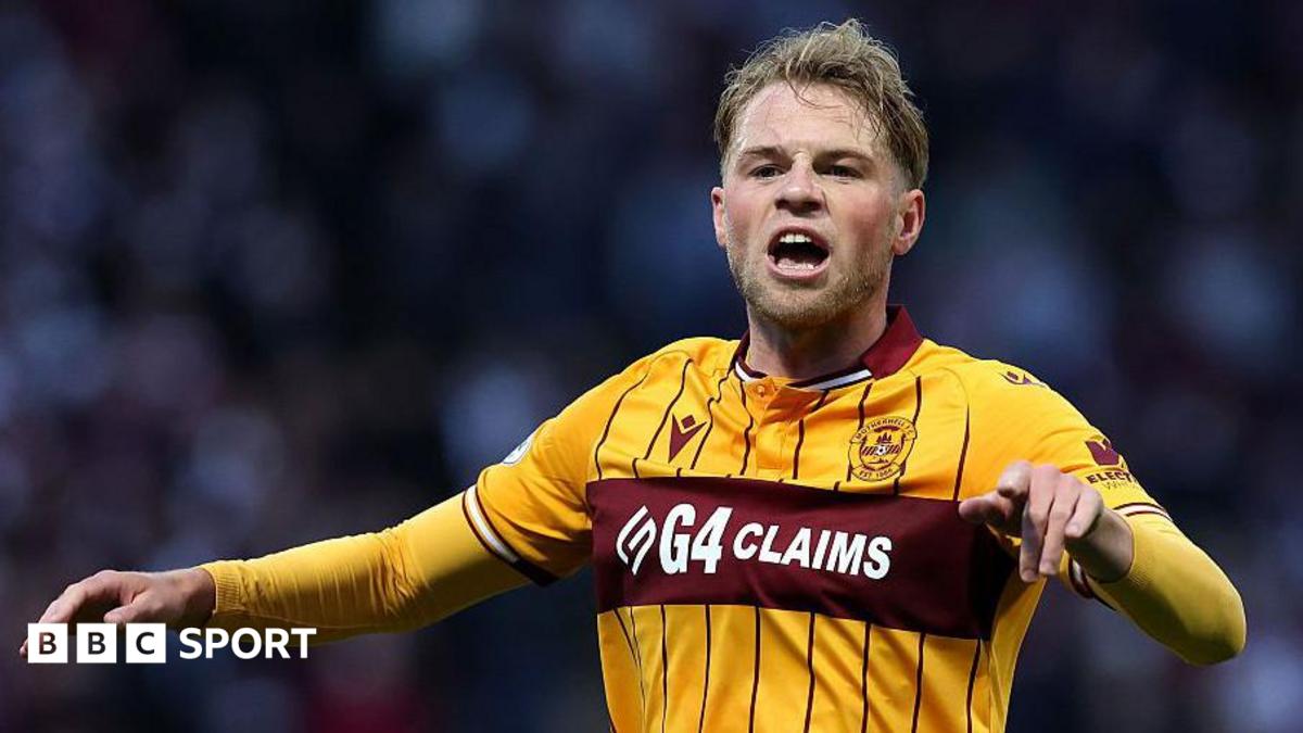 Stephen Welsh playing for Motherwell