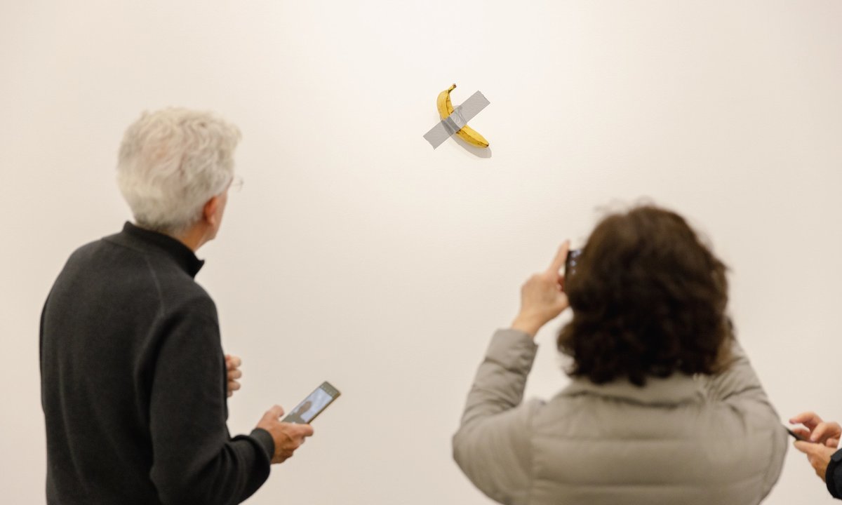 Gone bananas: Cattelan's Comedian stolen from Centre Pompidou-Metz exhibition - The Art Newspaper