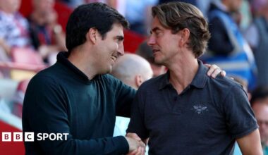Andoni Iraola shaking hands with former Tottenham manager Thomas Frank