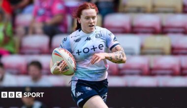 Wigan's Eva Hunter on her way to scoring a try