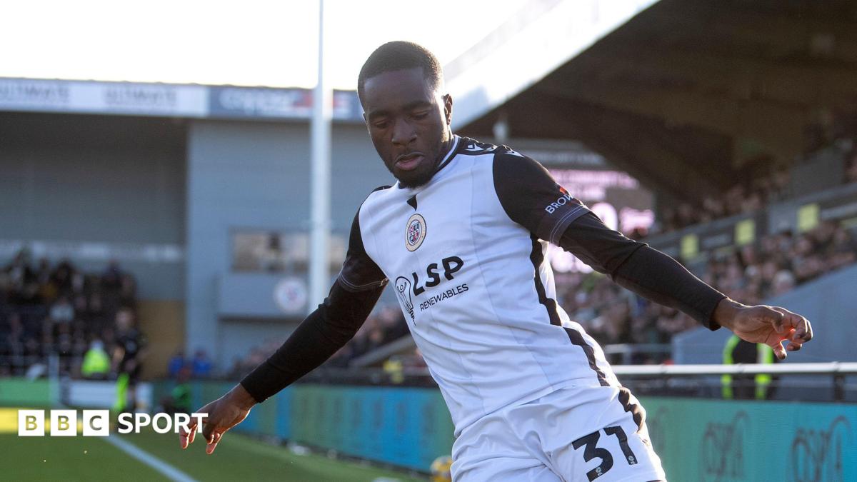 Brooklyn Ilunga in action for Bromley