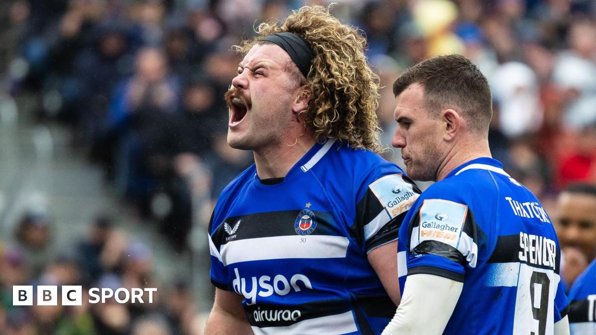 Alfie Barbeary (left) of Bath celebrates his sides fourth try