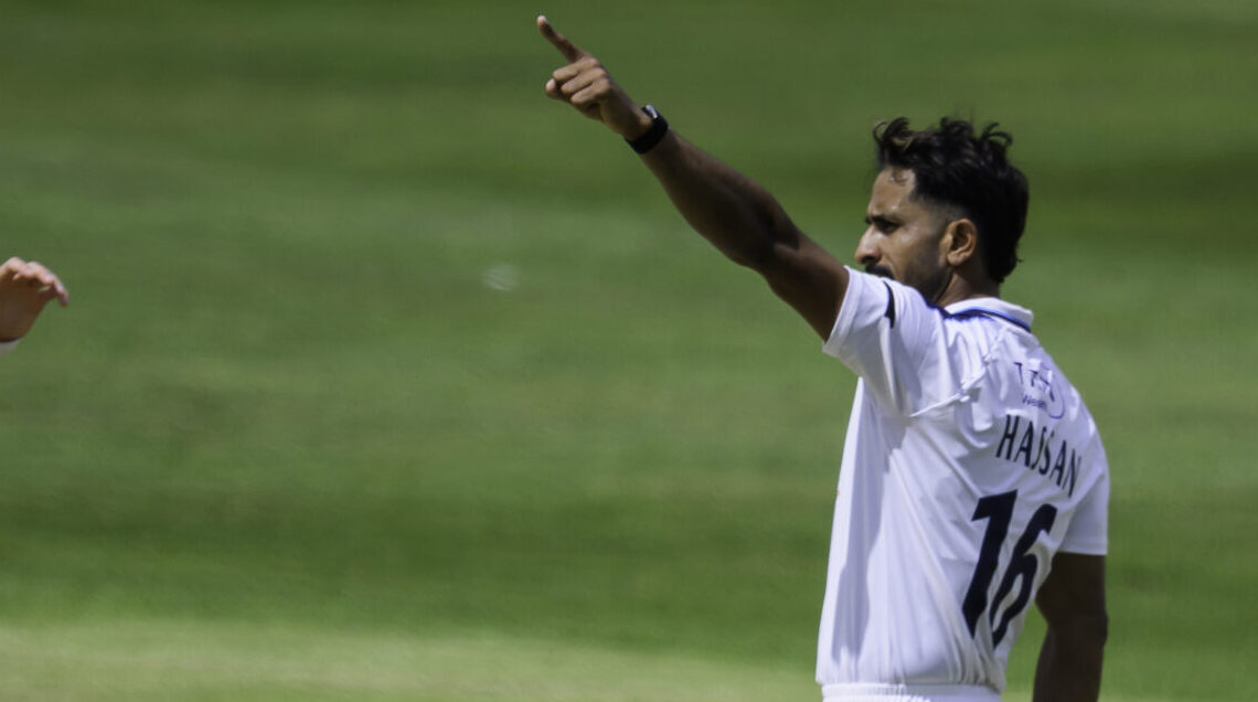 Live: Leicestershire v Yorkshire Men, Rothesay CC, Day One