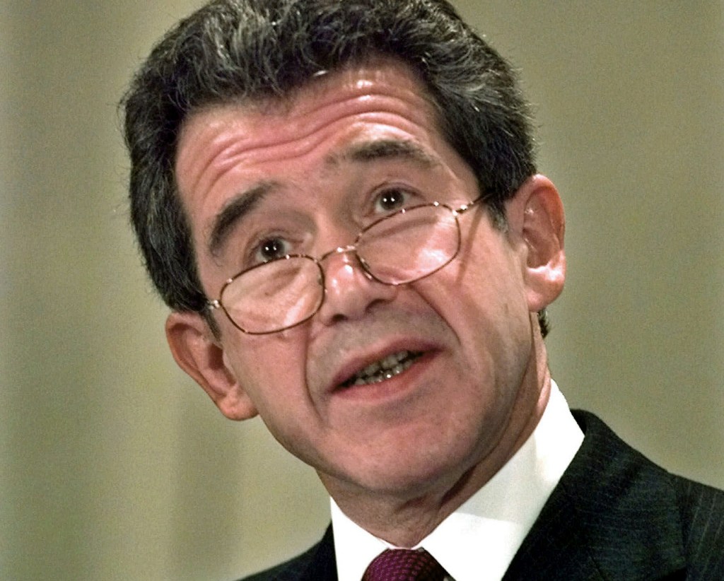 ** FILE ** BP Chief Executive John Browne addresses the Economic Club in Detroit, USA, in this file photo dated Monday, Jan. 25, 1999. Browne resigned with immediate effect Tuesday May 1, 2007, after a judge lifted a legal injunction preventing a national newspaper from publishing details of an interview with a former boyfriend. (AP Photo/Carlos Osorio)
