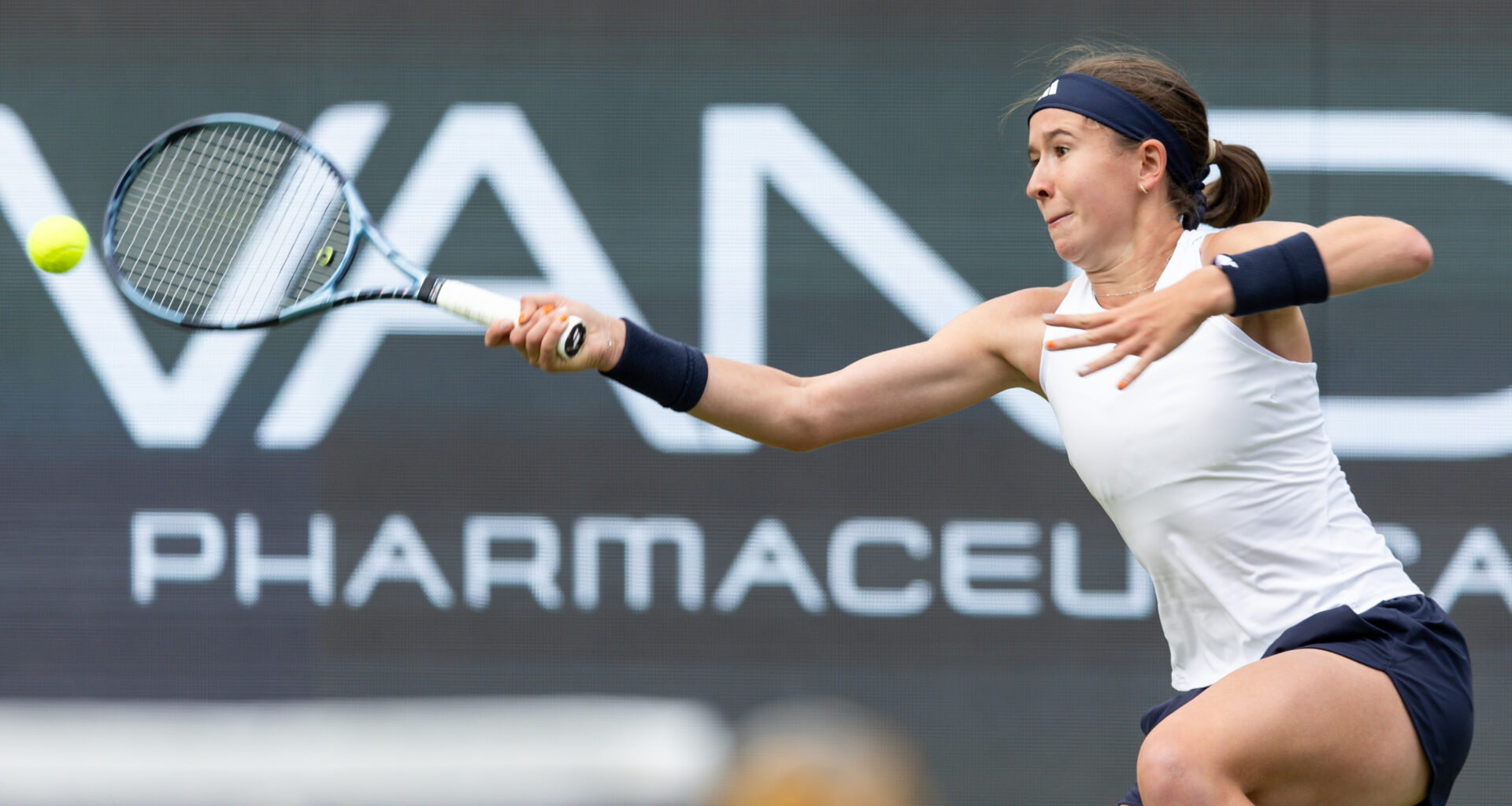 Bartunkova wins rollercoaster Berlin opener vs. Shnaider; third Top 20 win