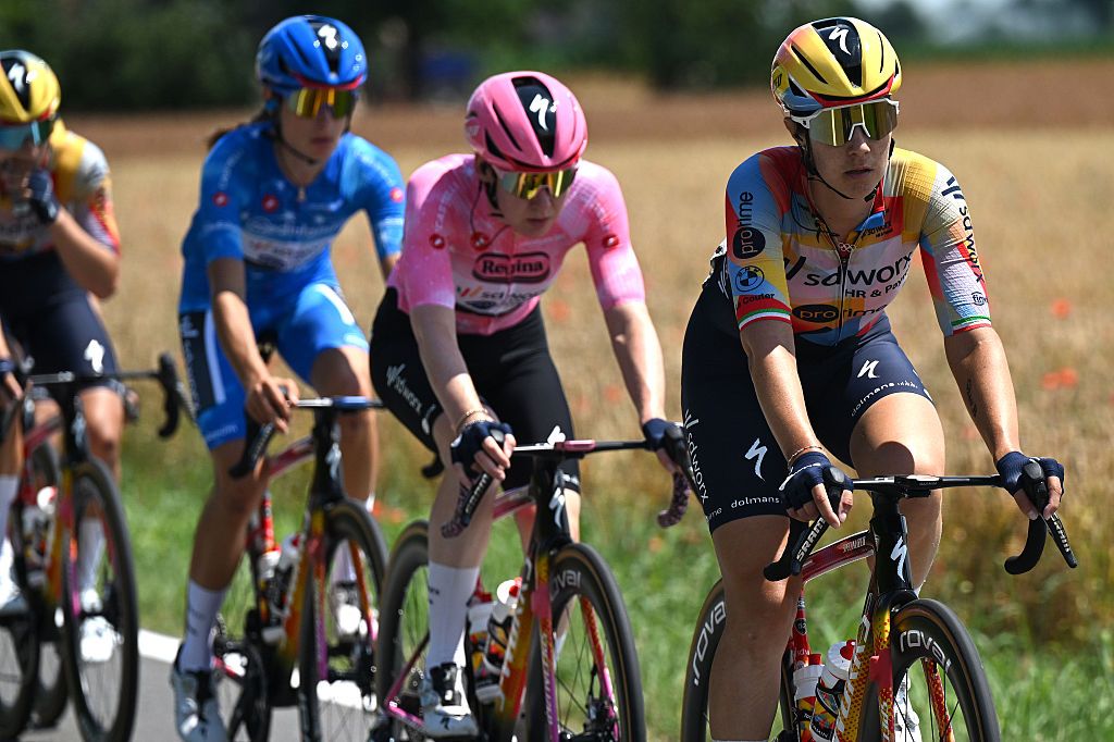 Race leader Anna van der Breggen riding surrounded by her SD Worx teammates during stage 7 of the Giro d'Italia Women 2026