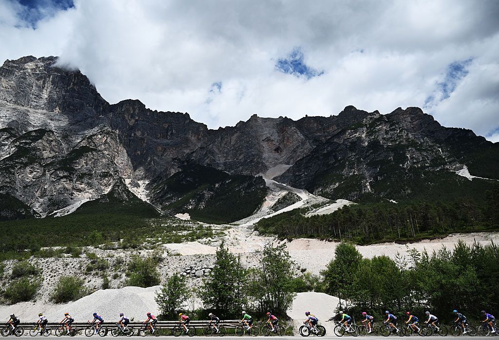 The peloton on the ascent of the Passo Tre Croci during stage 5 of the 2026 Giro d'Italia Women 2026 (Photo by Luc Claessen/Getty Images)