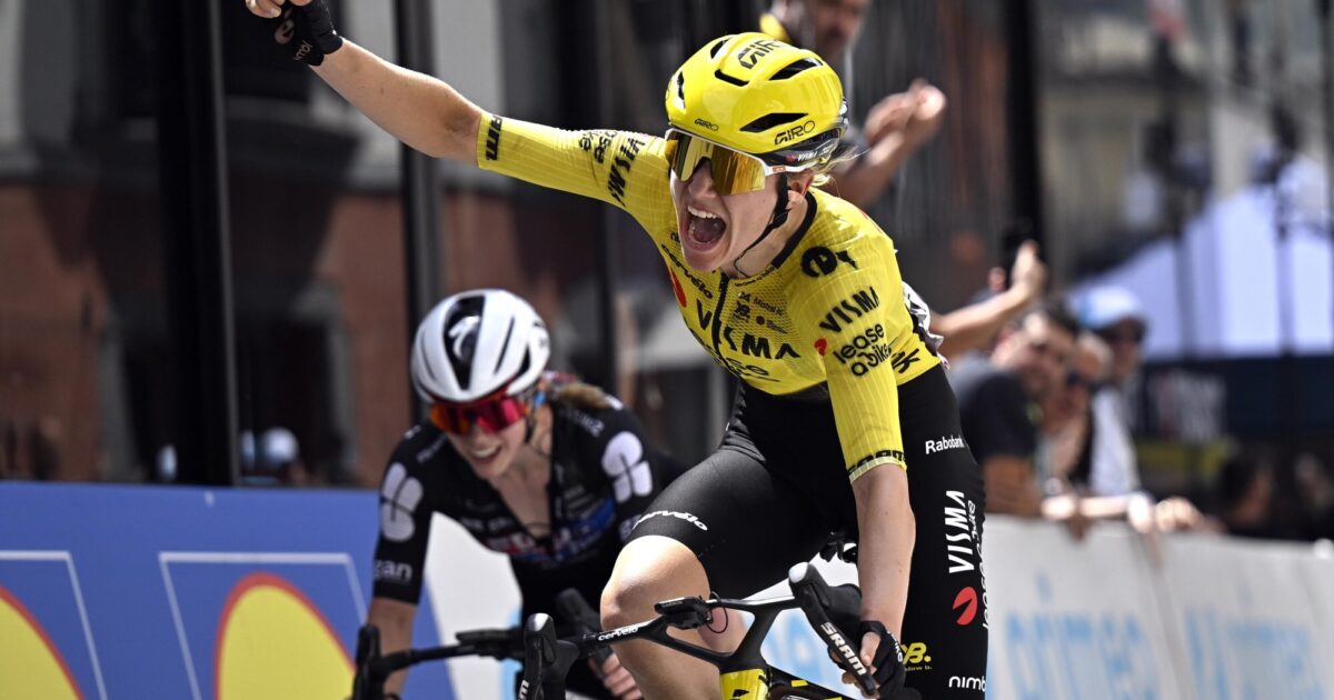 De Vries claims first professional victory in opening stage of Tour de Suisse Women - Team Visma | Lease a Bike