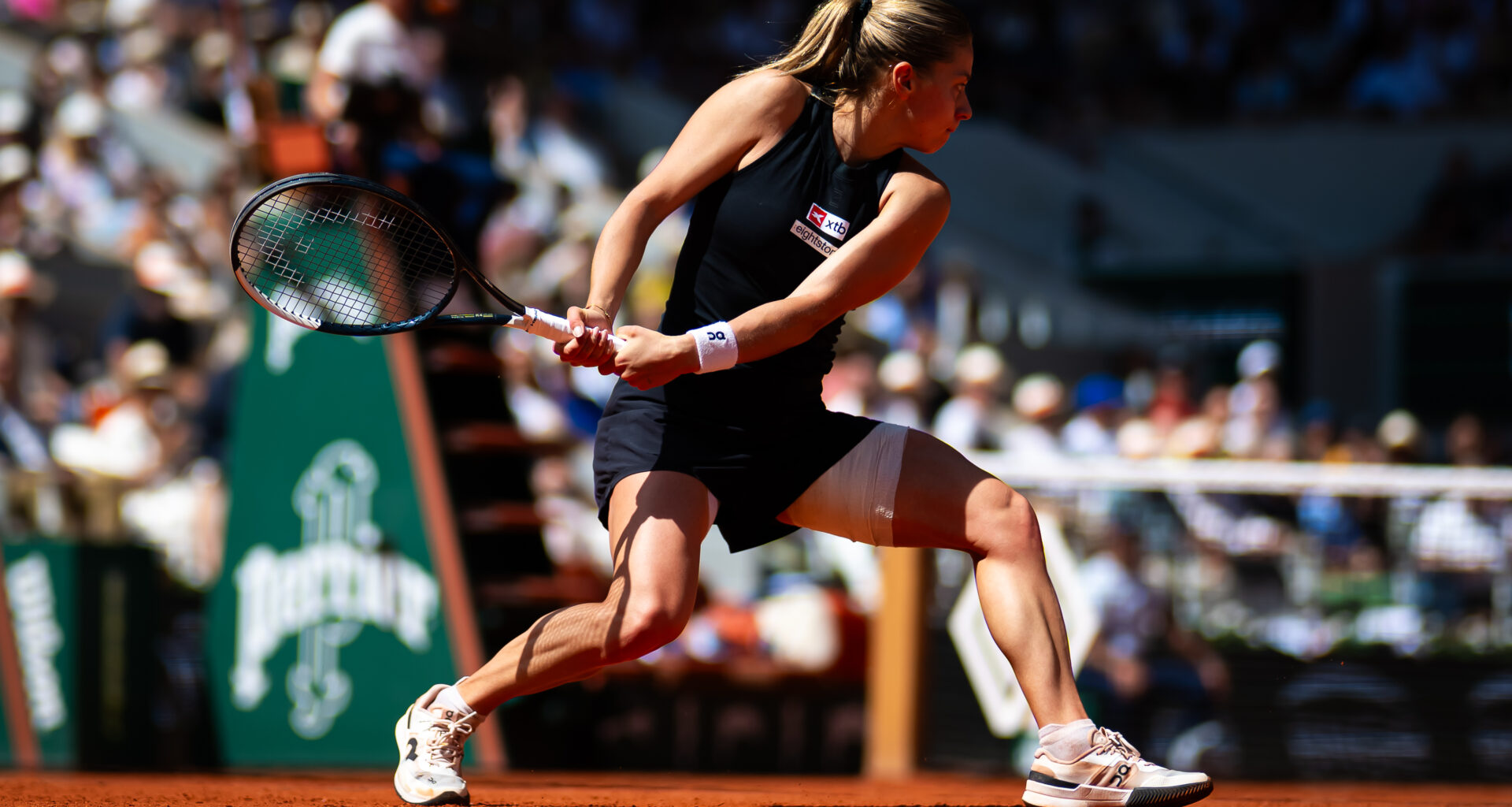 Qualifier Chwalinska sets Roland Garros quarterfinal against Kalinskaya
