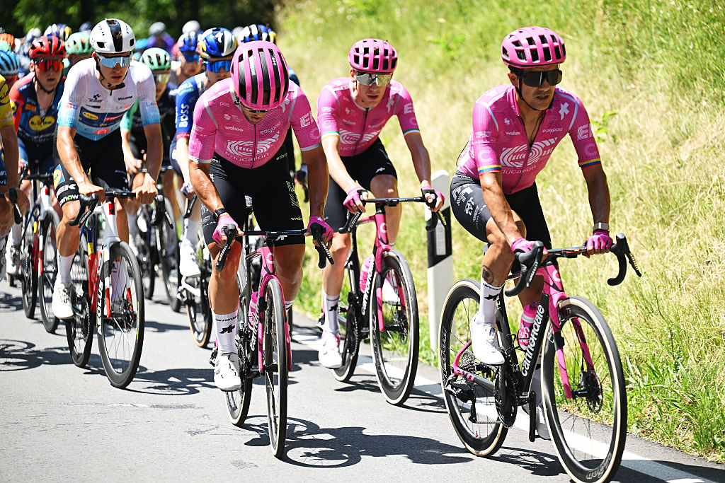 VILLARS-SUR-OLLON, SWITZERLAND - JUNE 21: (L-R) Vincenzo Albanese of Italy and Richard Carapaz of Ecuador and Team EF Education - EasyPost compete during the 89th Tour de Suisse 2026, Stage 5 a 150.7km stage from Villars-sur-Ollon to Villars-sur-Ollon 1249m / #UCIWT / on June 21, 2026 in Villars-sur-Ollon, Switzerland. (Photo by Tim de Waele/Getty Images)