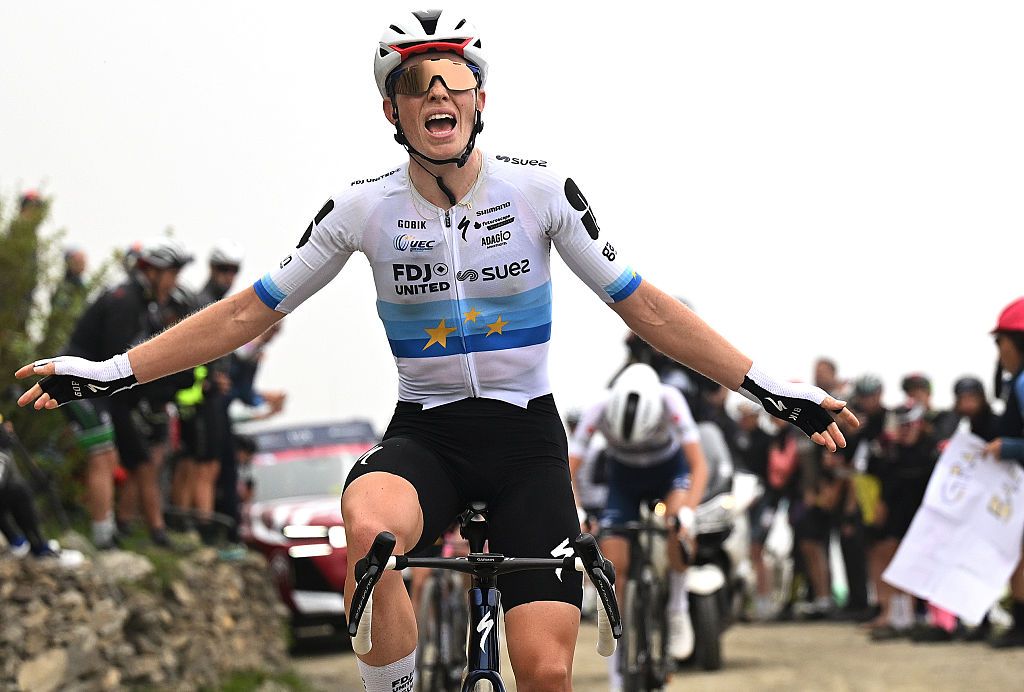 SESTRIERE, ITALY - JUNE 06: Demi Vollering of Netherlands and Team FDJ United - SUEZ celebrates at finish line as stage winner during the 37th Giro d&amp;apos;Italia Women 2026, Stage 8 a 106km stage from Rivoli to Sestriere 2034m / #UCIWWT / on June 06, 2026 in Sestriere, Italy. (Photo by Luc Claessen/Getty Images)