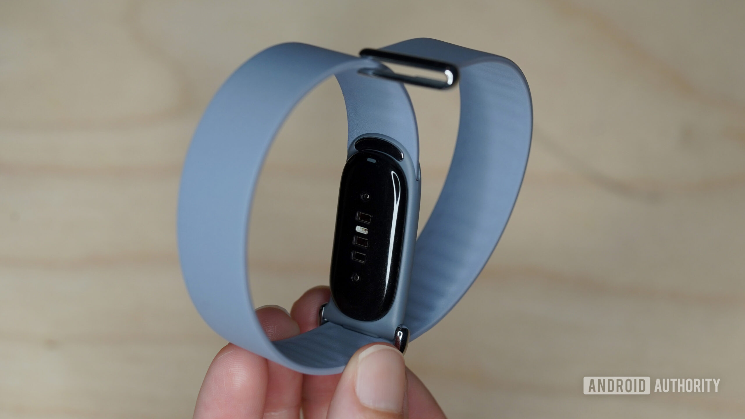 Fitbit Air Elevated Band The Fitbit Air's Elevated Modern Band features a unique closure design.