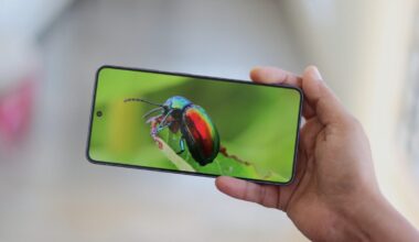 Samsung can avoid cheapening Galaxy S27 with BOE panels, but it may not want to
