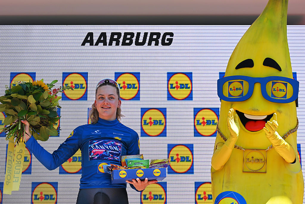 AARBURG, SWITZERLAND - JUNE 20: Zoe Backstedt of Great Britain and Team CANYON//SRAM zondacrypto celebrates at podium as Blue Points Jersey winner during the 89th Tour de Suisse 2026, Stage 4 a 23.7km individual time trial stage from Aarburg to Aarburg / #UCIWT / on June 20, 2026 in Aarburg, Switzerland. (Photo by Tim de Waele/Getty Images)