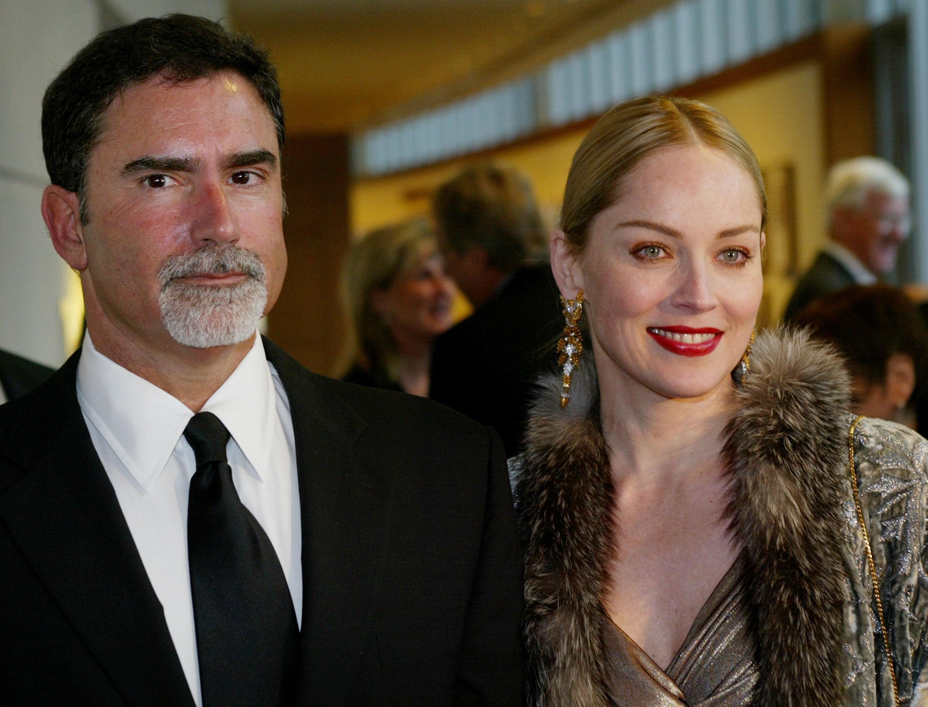 Stone was married to Phil Bronstein from 1998 to 2004
