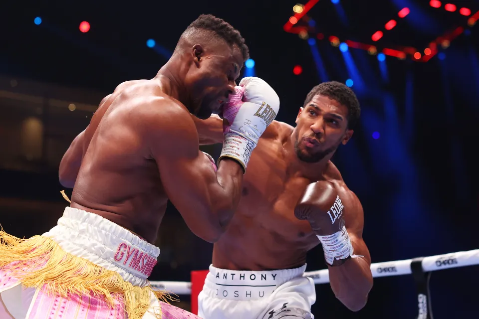 Anthony Joshua punches Francis Ngannou in their fight