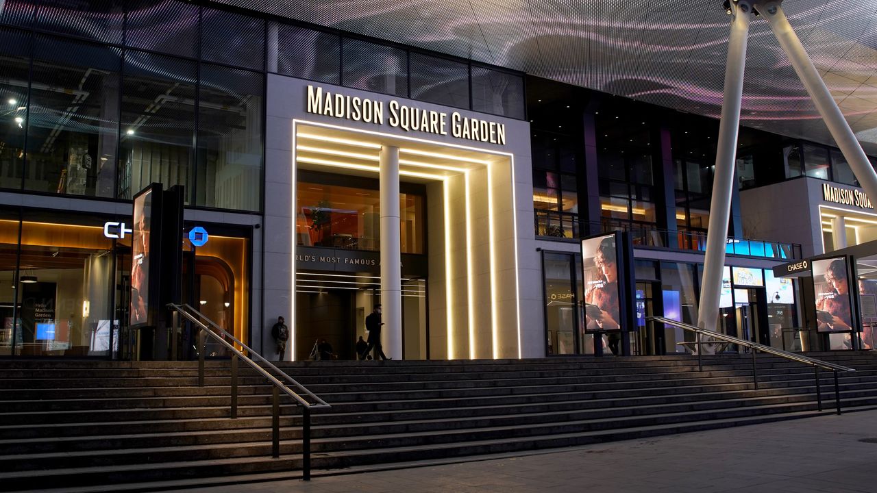 Man Dies After Falling at Goose Madison Square Garden Show