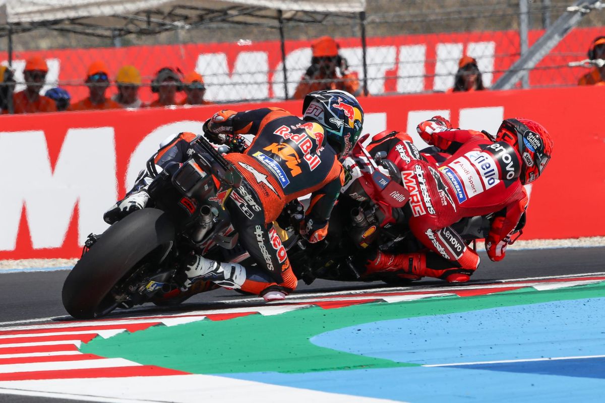 Marquez beats Acosta to victory as Aprilia's title rivals collide