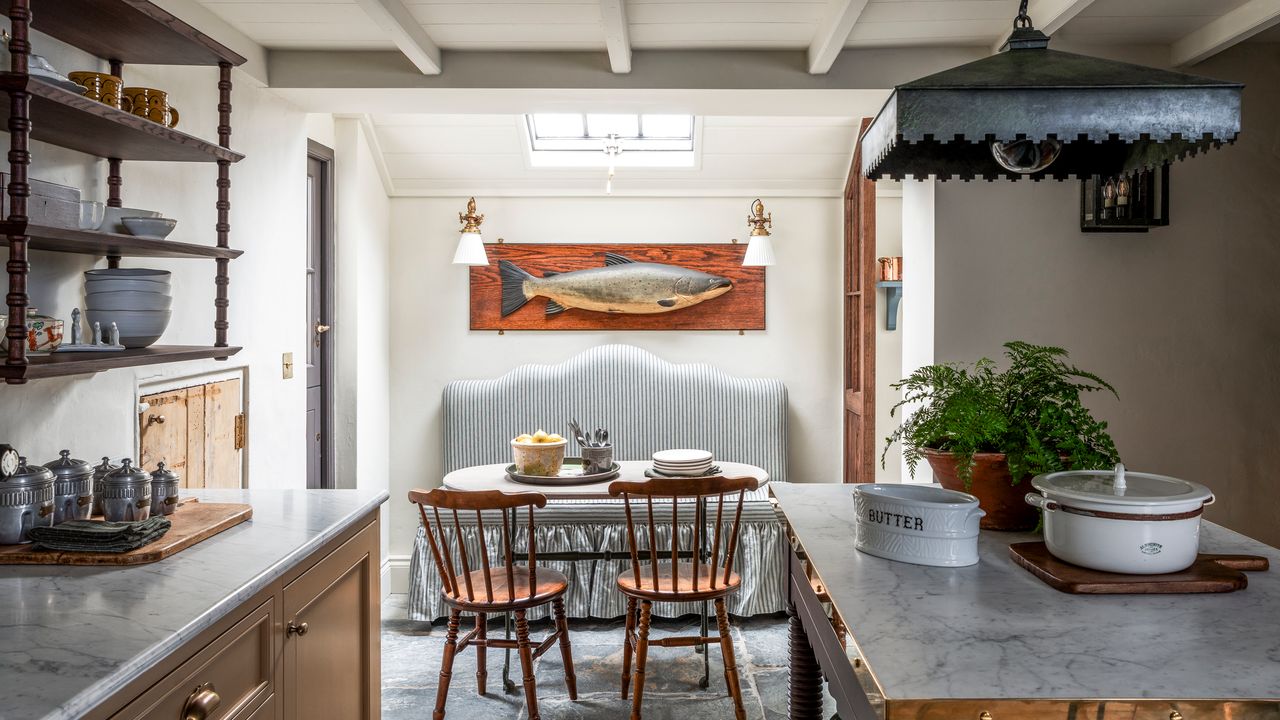 A little cottage on the Cornish coast imbued with a sense of history and personality