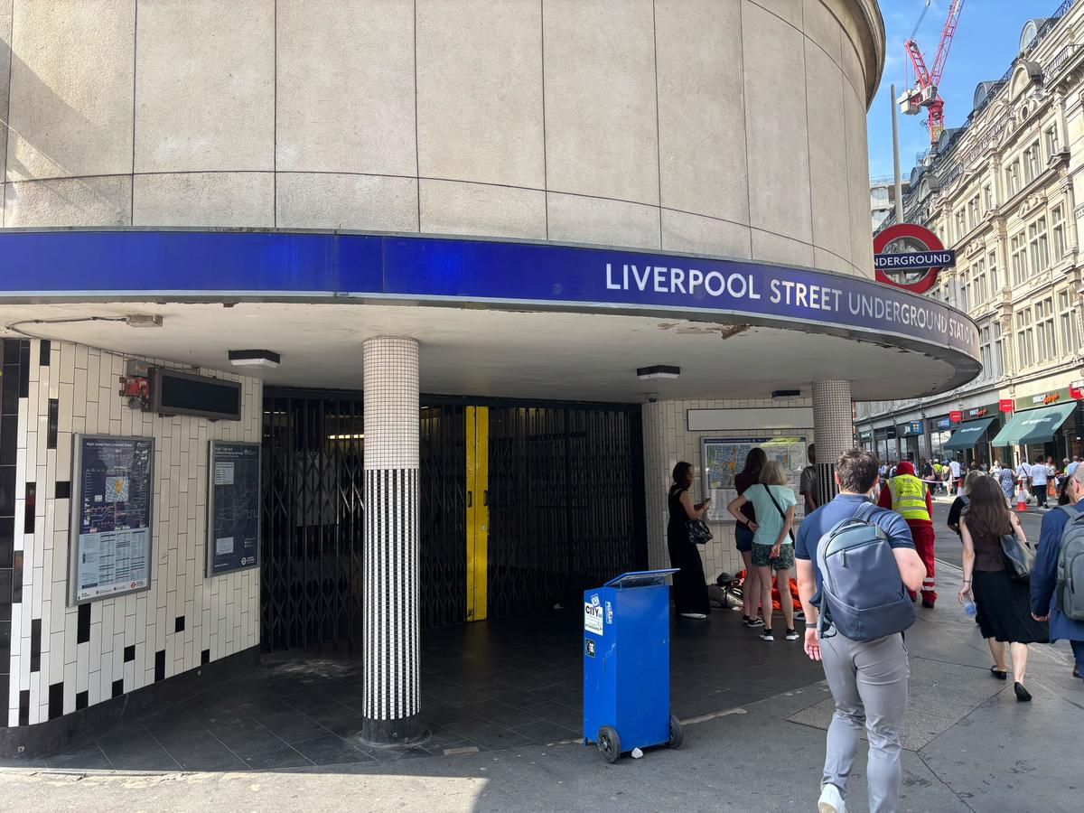 Tube and Elizabeth line chaos as signal failure and flood hits travel - LIVE - London Evening Standard