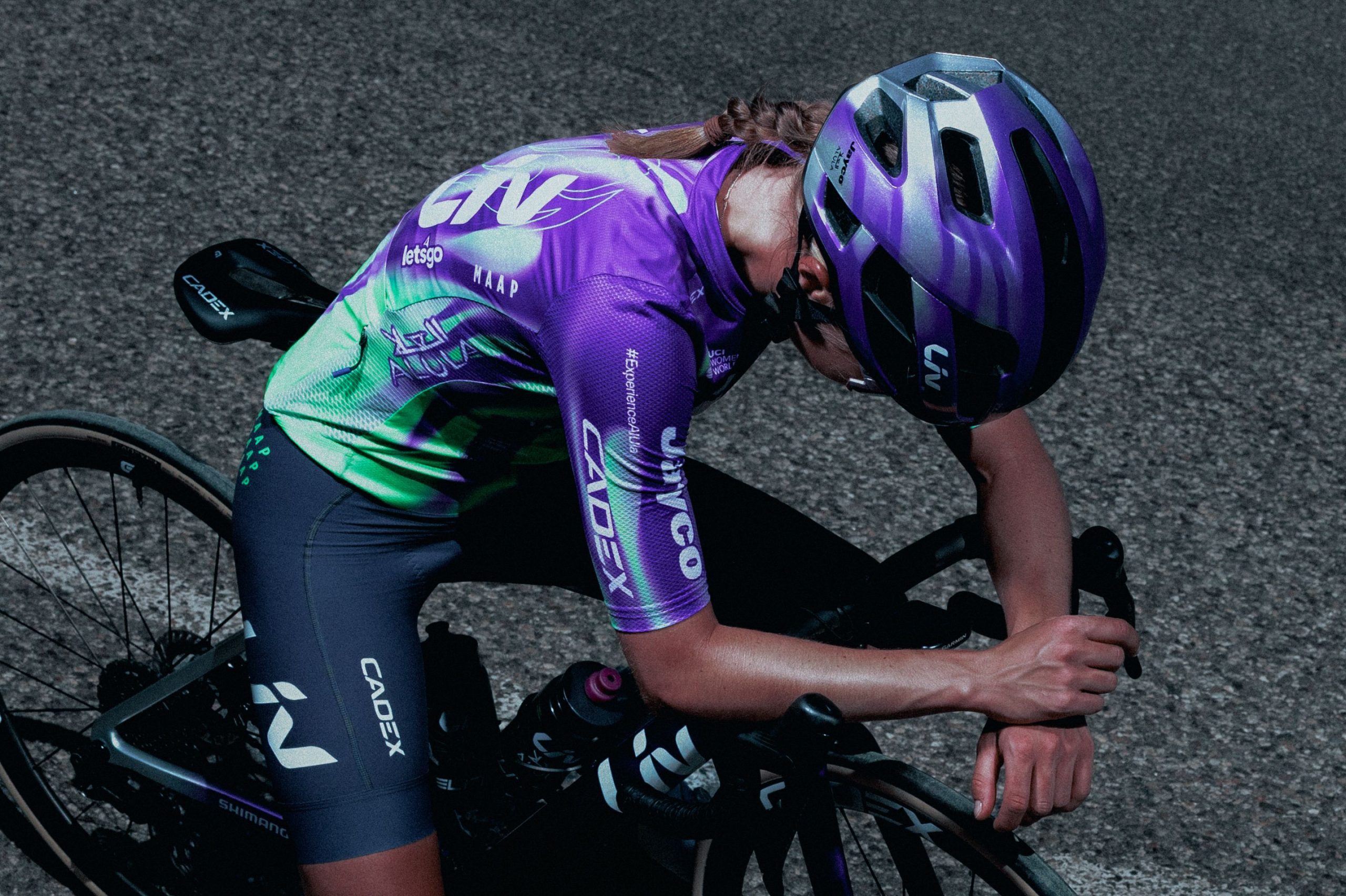 Liv-AlUla-Jayco  rider wearing Tour de France Femmes kit.