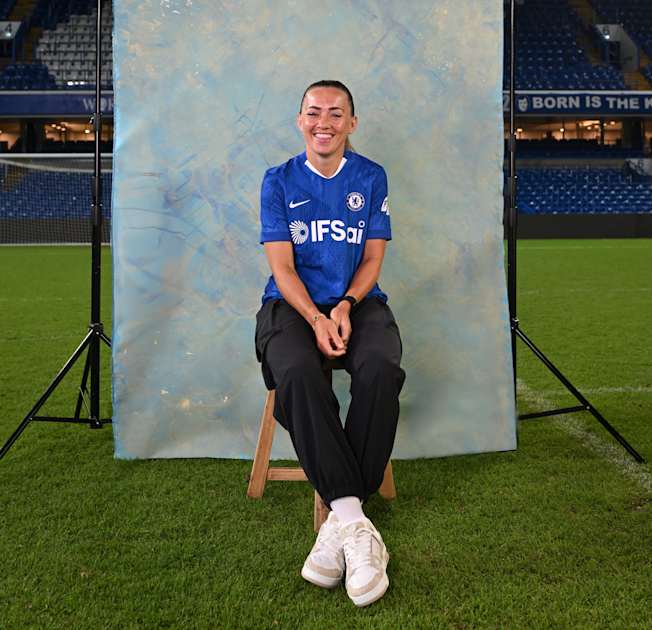 Katie McCabe will wear her heart on her sleeve at childhood club Chelsea | News | Official Site