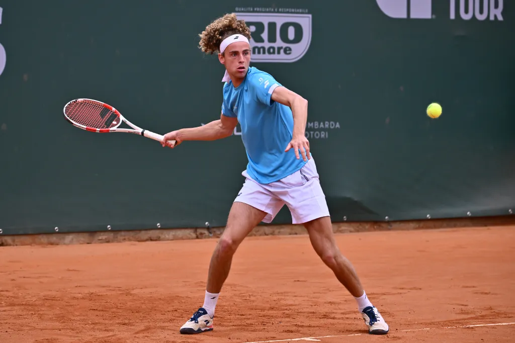 Mika Brunold playing tennis in 2025