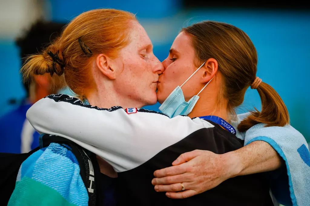 Alison Van Uytvanck congratulates Greet Minnen after winning a tennis match with a kiss.