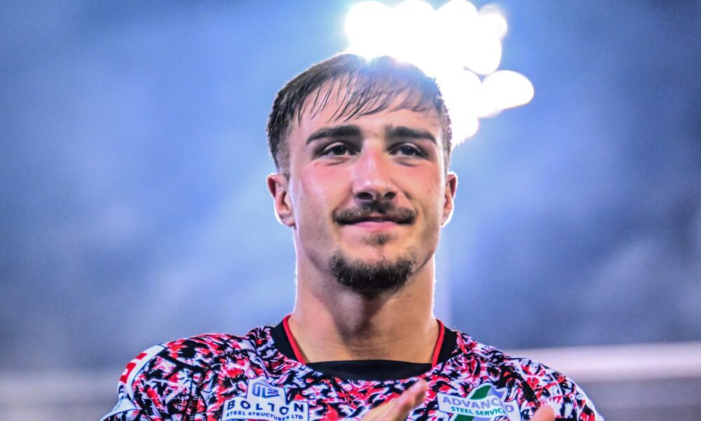 Leigh Leopards forward leaves on season-long loan in hint at fitness of star man