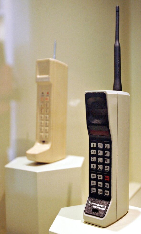 Motorola DynaTAC 8000X Motorola DynaTAC 8000X