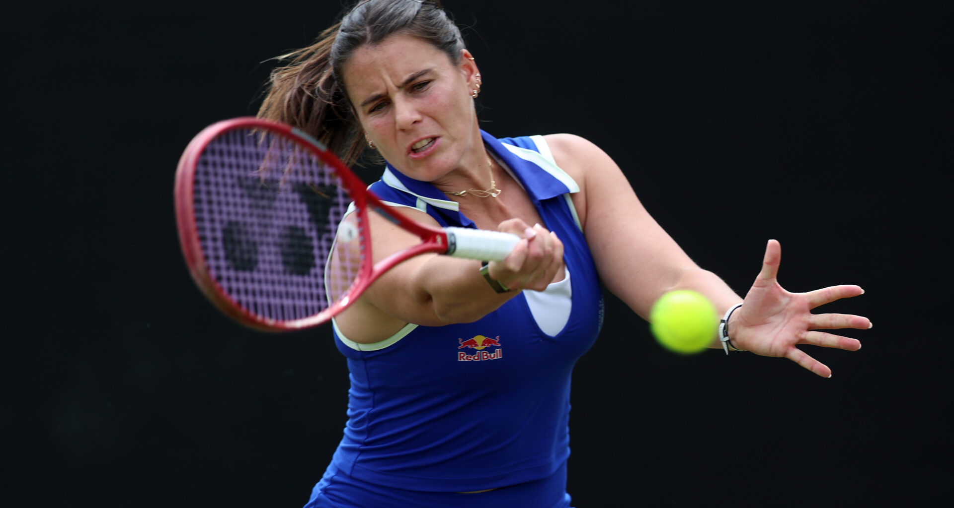 Navarro comes from a set down to defeat lucky loser Bondar in Nottingham