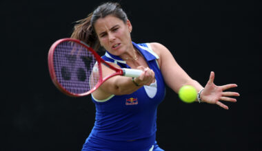 Navarro comes from a set down to defeat lucky loser Bondar in Nottingham