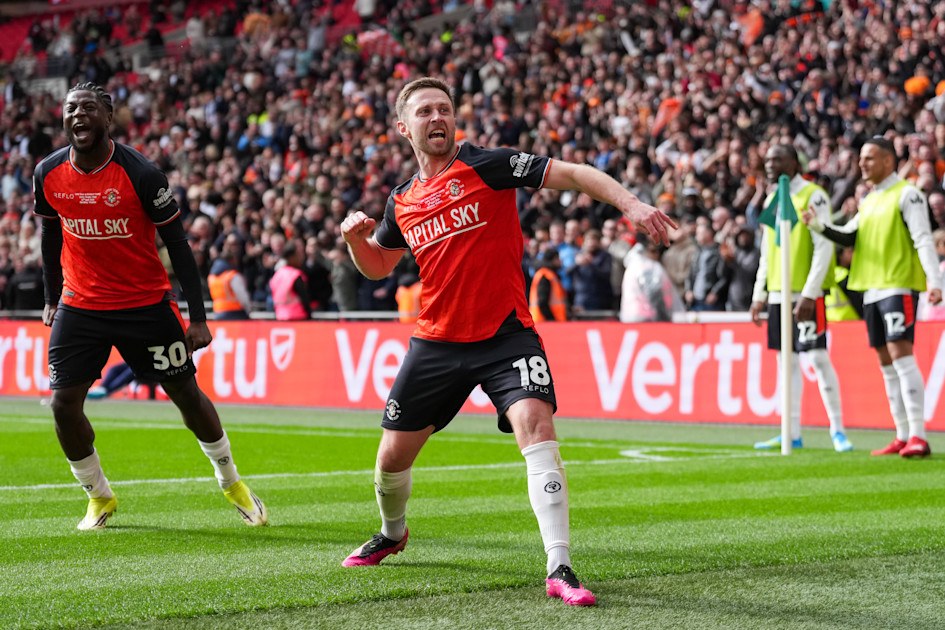 Clicker commits future to Luton Town