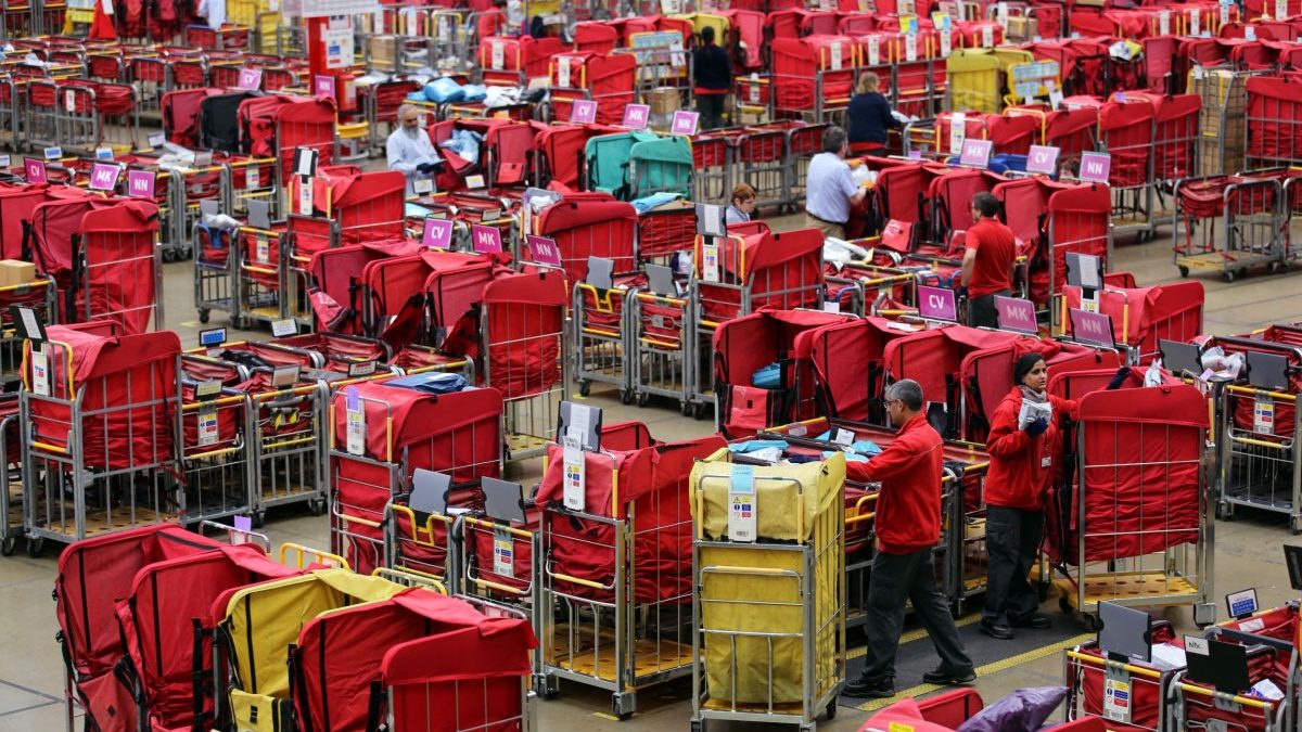 EMBARGOED TO 0001 WEDNESDAY OCTOBER 30 File photo dated 20/11/15 of the Royal Mail's South Midlands Mail Centre, Northampton. Royal Mail is to begin using smart stickers to digitally track its containers as part of a scheme to improve efficiency and give insights into how to cut carbon by optimising vehicle use. Issue date: Wednesday October 30, 2024. PA Photo. It will see Royal Mail attach digital tags from tech firm Wiliot - small sticker-like tags which house tiny computers and are automatically detected by nearby Bluetooth devices as they travel through the mail network - to its 850,000 containers which are used to transport parcels and letters around the country. See PA story TECHNOLOGY RoyalMail. Photo credit should read: Chris Radburn/PA Wire