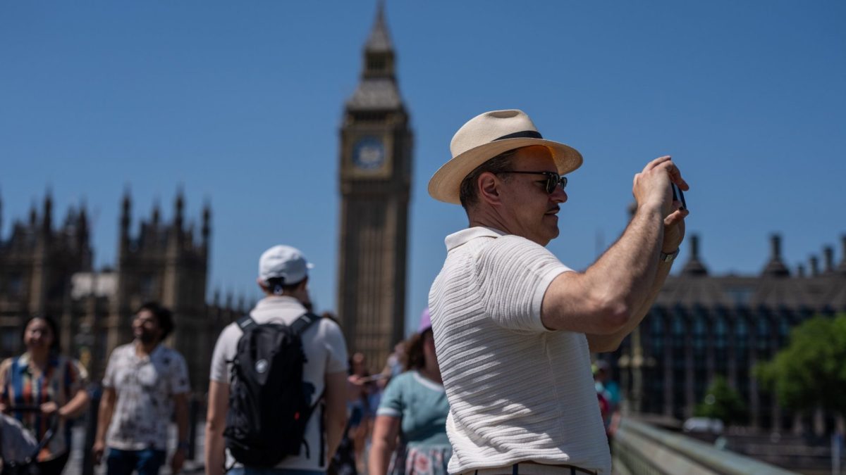 UK hits 22°C - how long will the warm spell last?