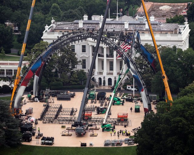 WASHINGTON, DC - MAY 26: Construction continues for the upcoming UFC match on the South Lawn of the White House on May 26, 2026 in Washington, DC. President Donald Trump is hosting a UFC match on the White House grounds in honor of the 250th anniversary of the United States. (Photo by Kevin Dietsch/Getty Images)